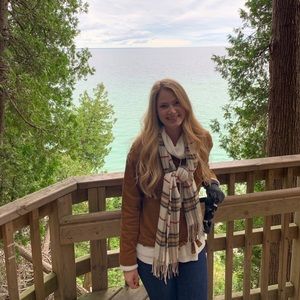 Meet your Posher, Haley